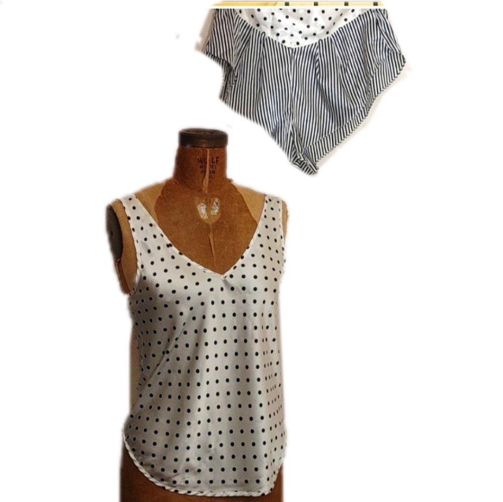 Do people wear pj's?Vintage pajama set La Mouette